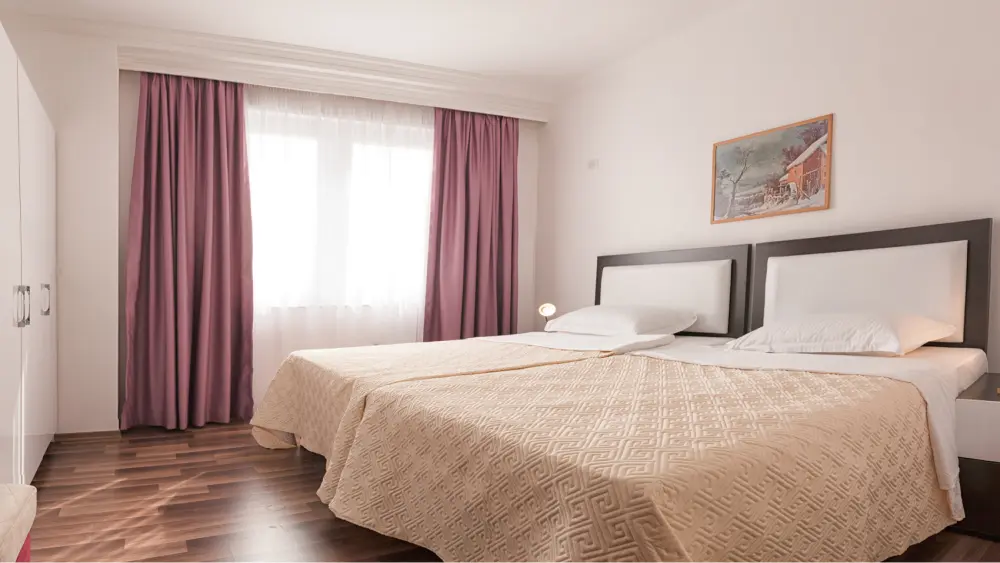 /images/gallery/accommodation-12.webp /images/gallery/accommodation-12.webp