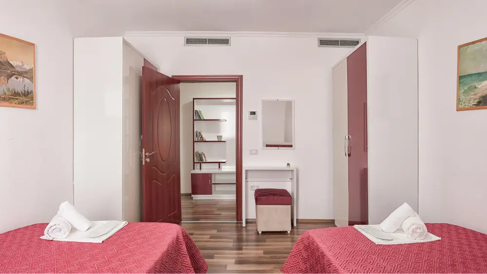 /images/gallery/accommodation-8.webp /images/gallery/accommodation-8.webp