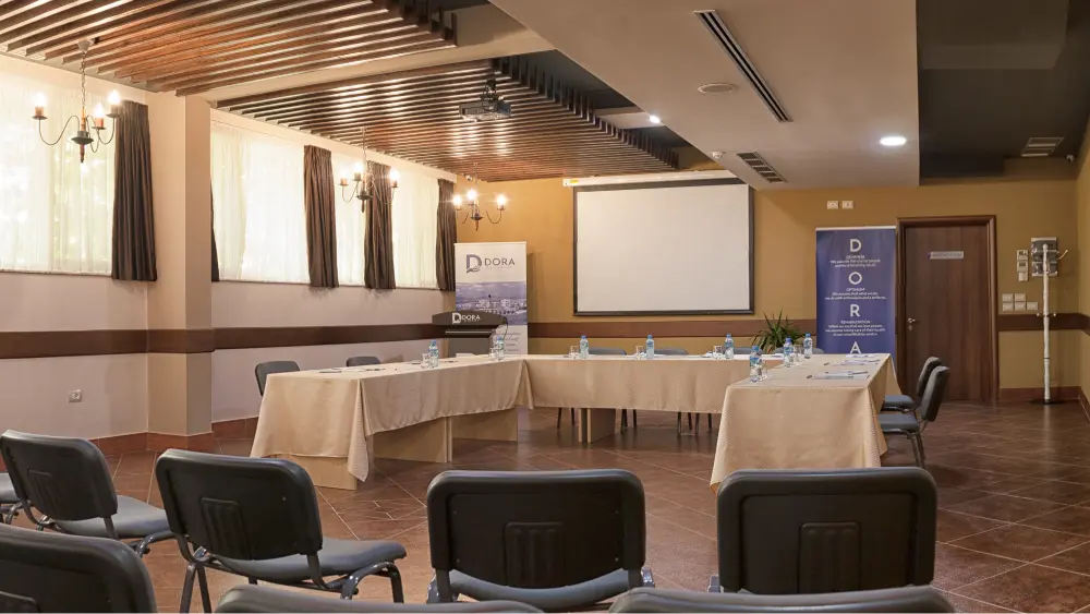/images/gallery/conference-hall-4.webp /images/gallery/conference-hall-4.webp