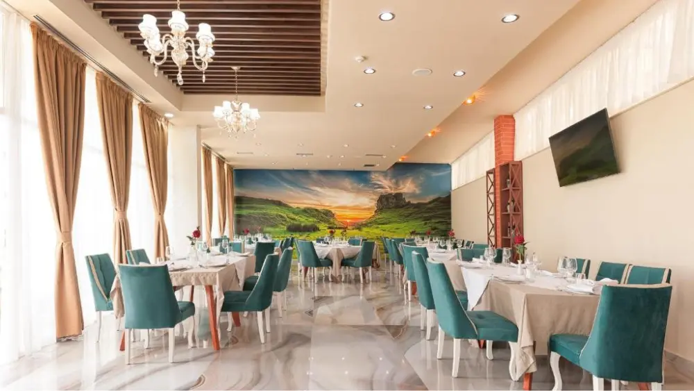 /images/gallery/restaurant-2.webp /images/gallery/restaurant-2.webp